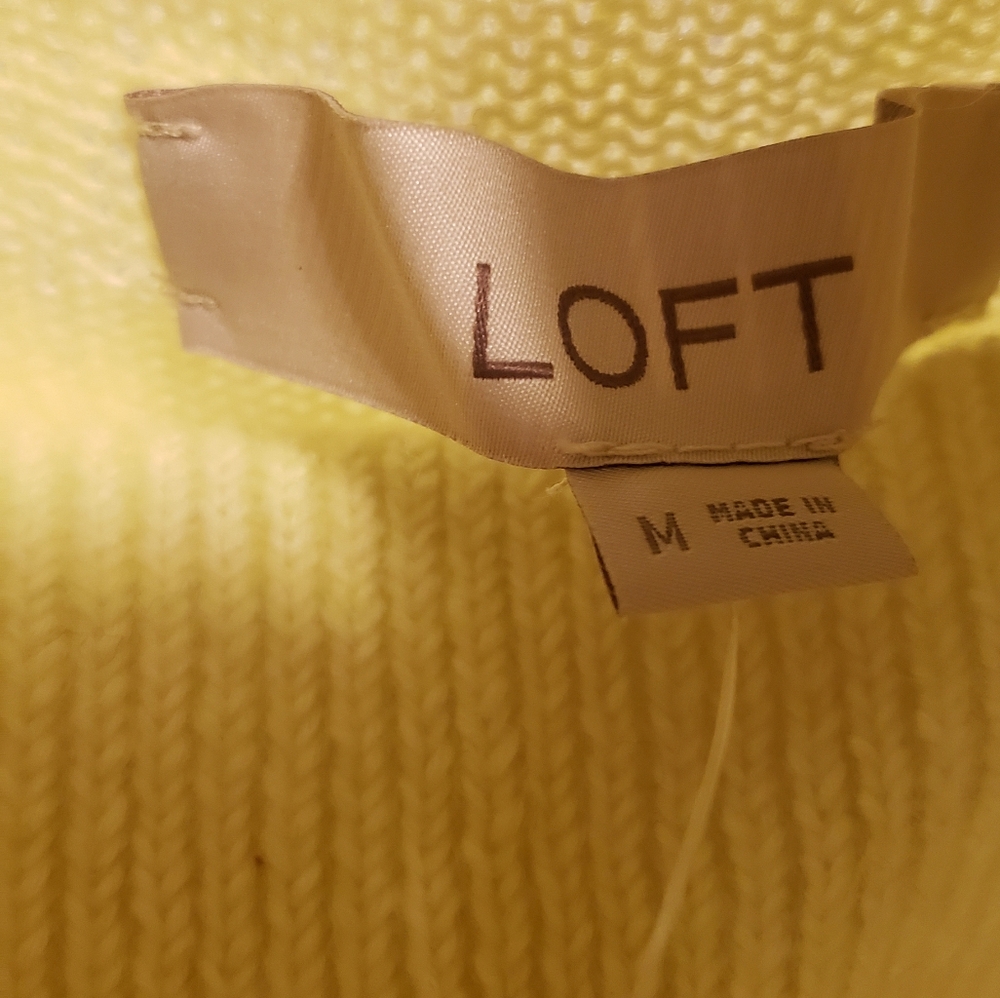 NWT LOFT Turtleneck Sweater Size M 🥝 - Picture 2 of 4